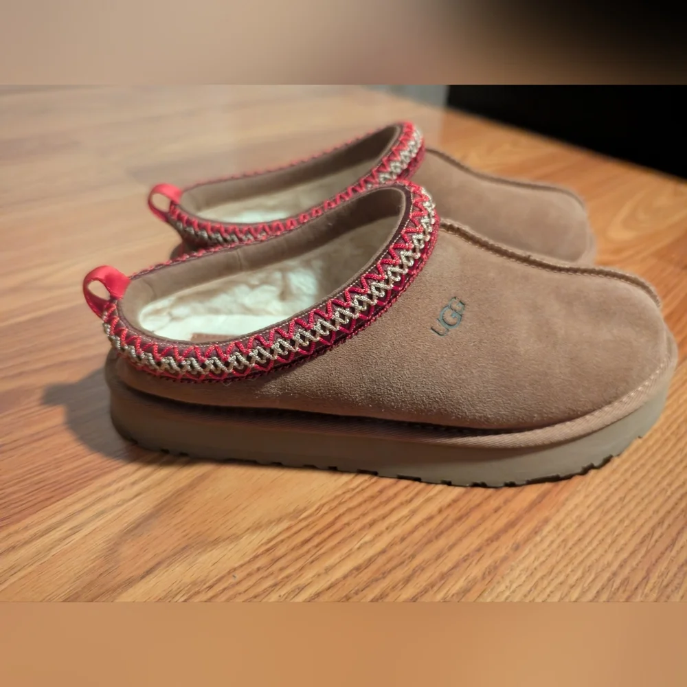 UGG tazz